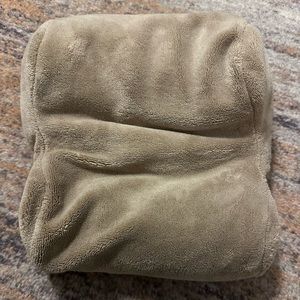 nap by Brookstone Moldable Beige Tan Travel Pillow with Eye Mask